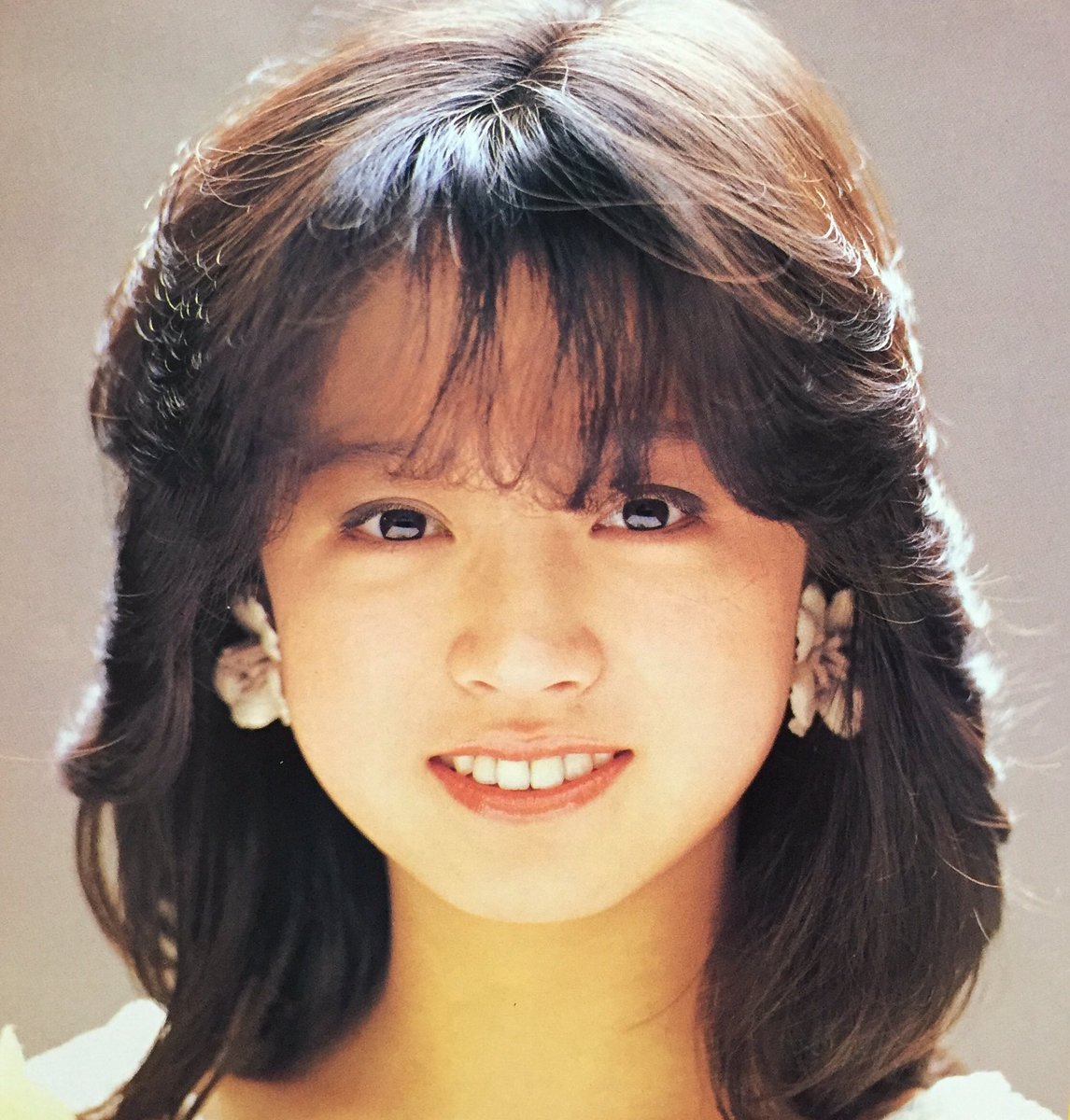 中森明菜の生い立ちが壮絶だった 家族と結婚の噂までまとめてみた Hachibachi 中森明菜の生い立ちが壮絶だった 家族と結婚の噂までまとめてみた Hachibachi