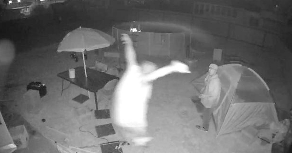 untitled 1 153.jpg?resize=412,275 - Videos Shows A Dad Catching A Predator Who Was Stalking His Teenage Daughter