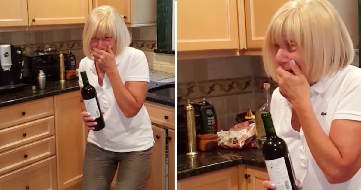 wine 1.jpg?resize=1200,630 - Une mère sort la bouteille de vin du sac de son fils - quand elle lit l'étiquette, elle fond en larmes.