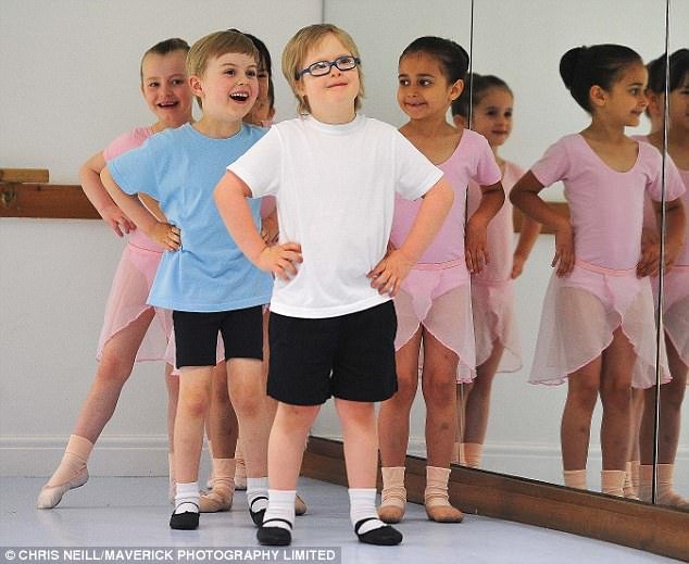 Star du spectacle: Archie Aspin, six ans, à son cours hebdomadaire de baby-ballet à Halifax, West Yorkshire