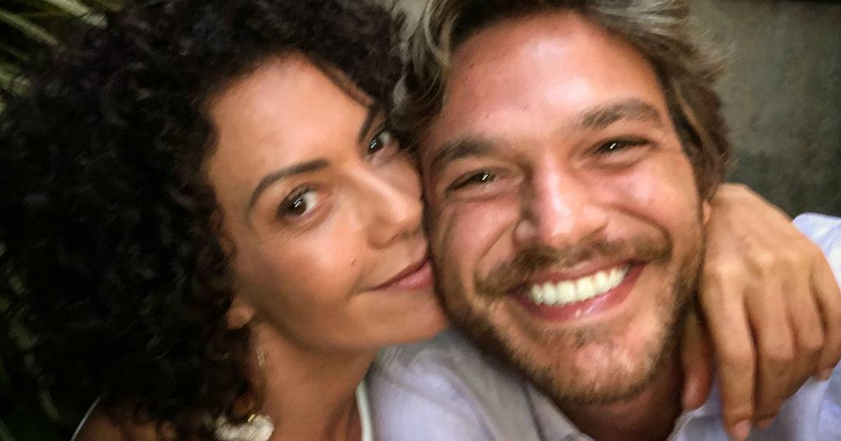 betocacau.png?resize=412,232 - Juntos na vida real, atores dão beijo "proibidão" nos bastidores de "Segundo Sol"