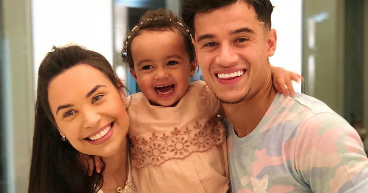 coutinhofam.png?resize=412,232 - Philippe Coutinho é louco pela esposa e filha; conheça essa família maravilhosa