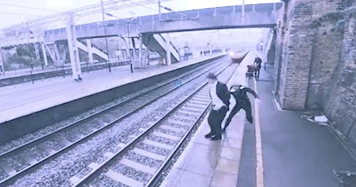eca780ed9598ecb2a0.jpg?resize=412,232 - 기차 '선로'에 뛰어든 남성을 온 몸으로 구한 여성 '영웅'(영상)