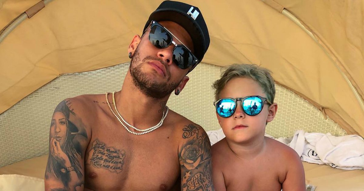 neydavi.png?resize=412,232 - Neymar se diverte com o filho após o jogo na Rússia