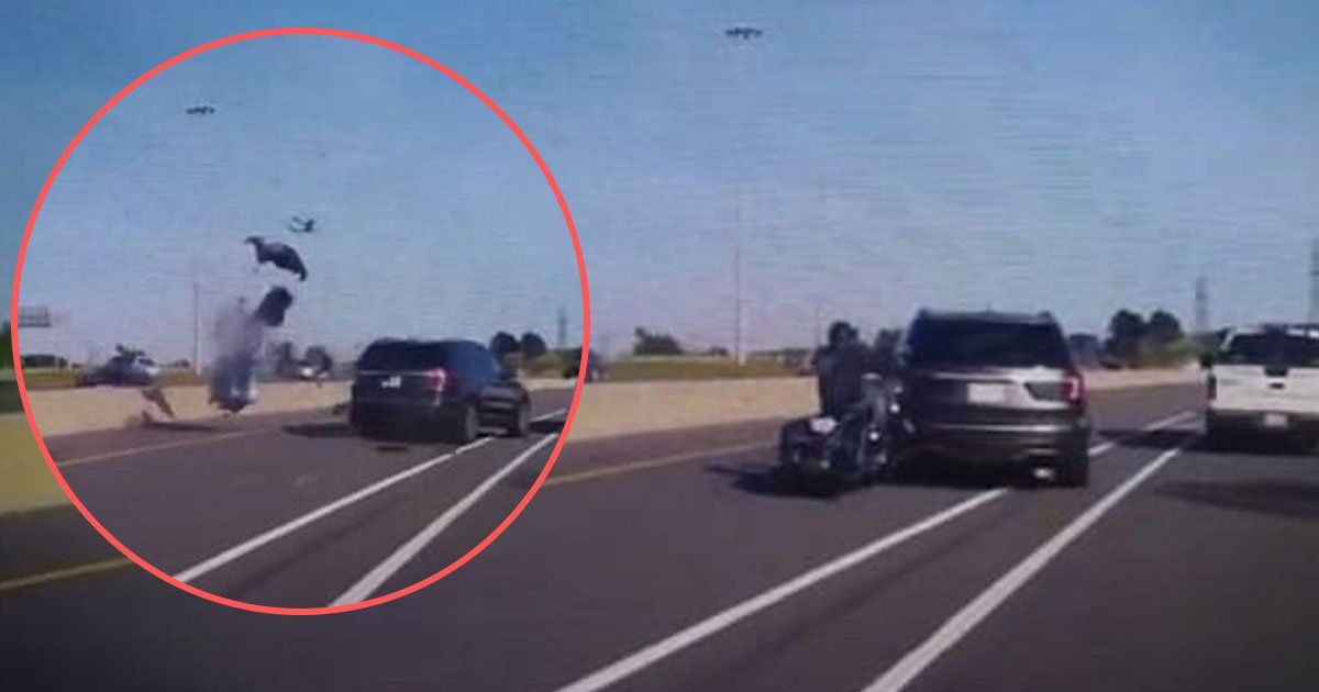 untitled 1 129.jpg?resize=1200,630 - Une vidéo de caméra embarquée montre la collision mortelle entre une motarde et un SUV, la projetant dans les airs