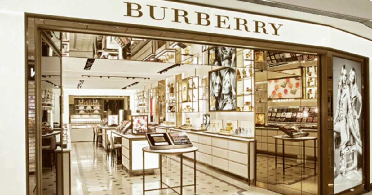 burberry.png?resize=412,275 - Marca de luxo queima R$ 141 milhões em produtos para evitar promoções