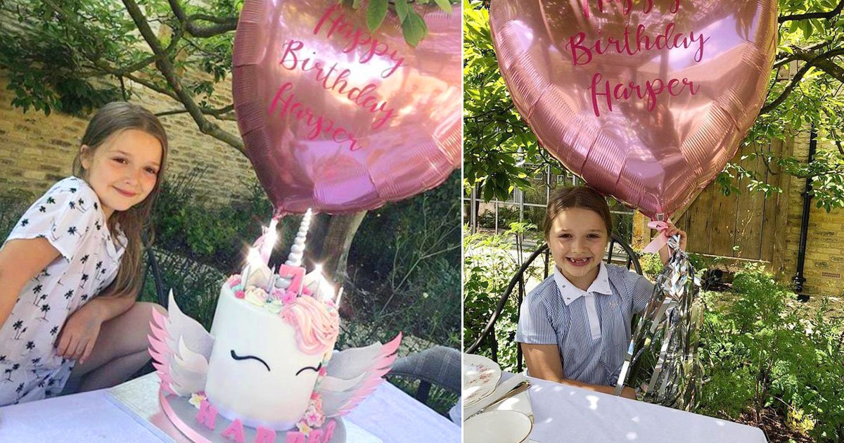 david victoria harper beckham.jpg?resize=412,275 - Filha única de David e Victoria Beckham, Harper, faz sete anos e transforma comemoração em um divertido passeio de pônei com direito à decoração de unicórnio