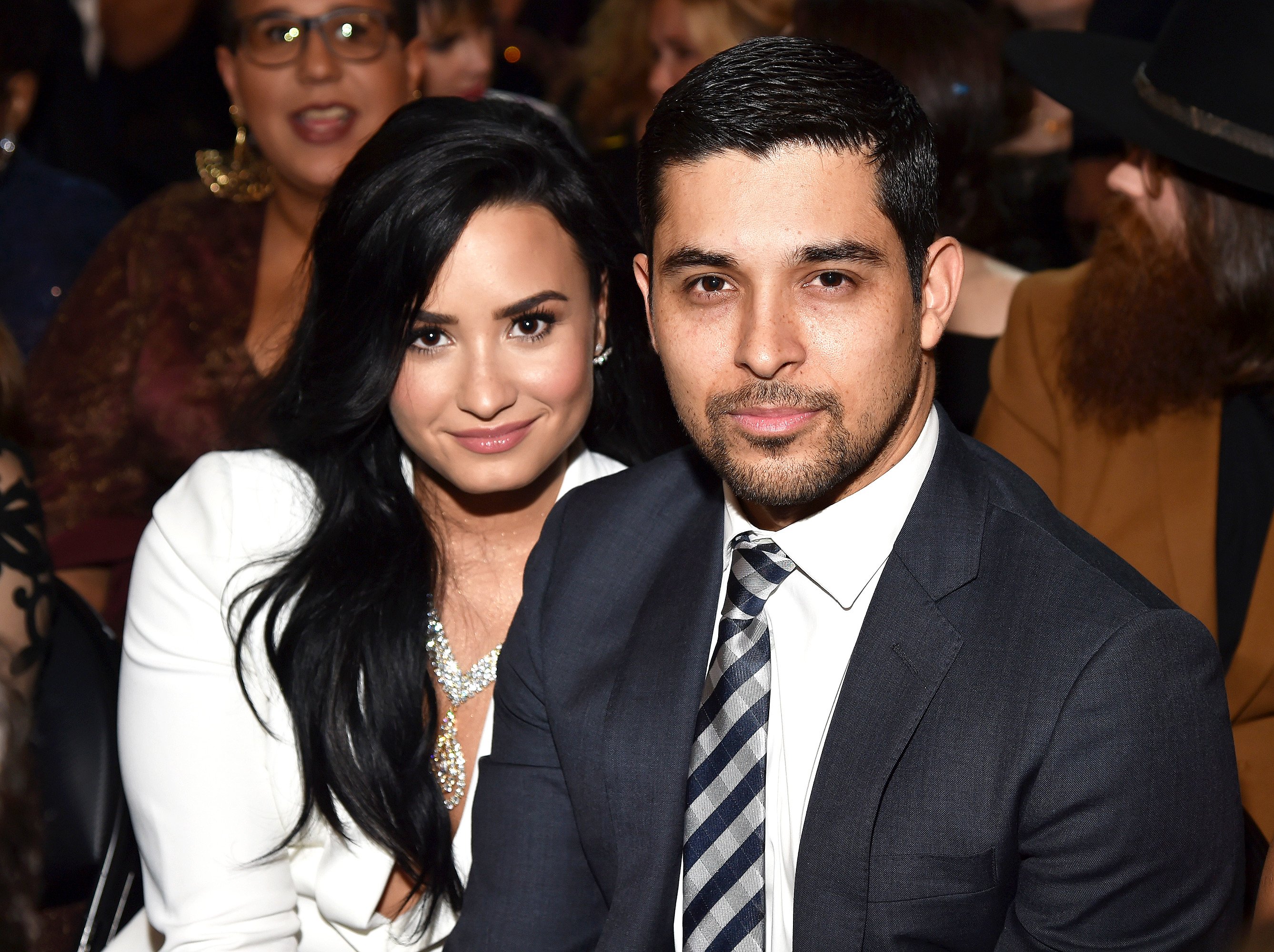 demi lovato 7.jpg?resize=412,232 - Demi Lovato "está melhorando" com o apoio do ex, Wilmer Valderrama, que passa horas com ela no hospital