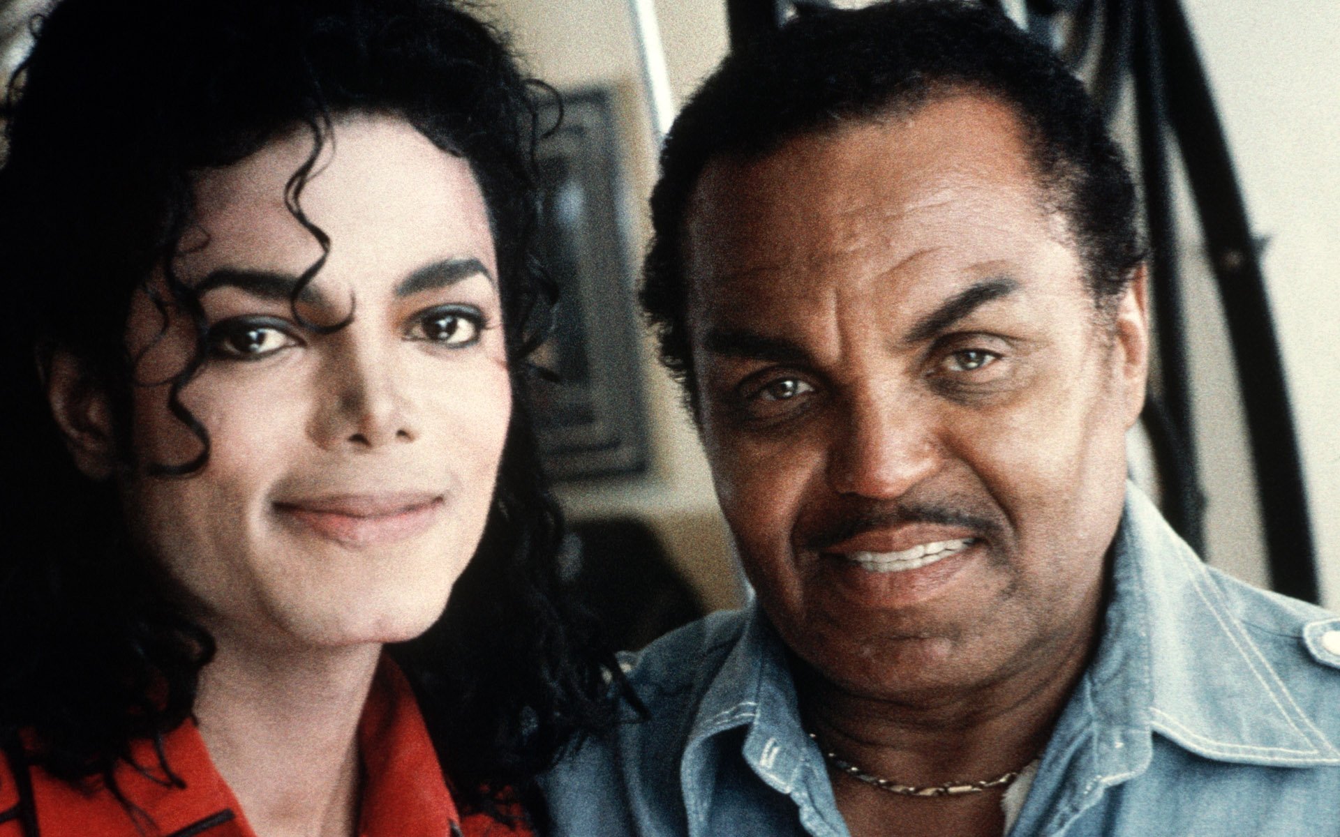 fam.jpg?resize=412,275 - Polêmica: Pai de Michael Jackson castrava quimicamente o filho para que ele mantivesse a voz aguda, segundo seu médico