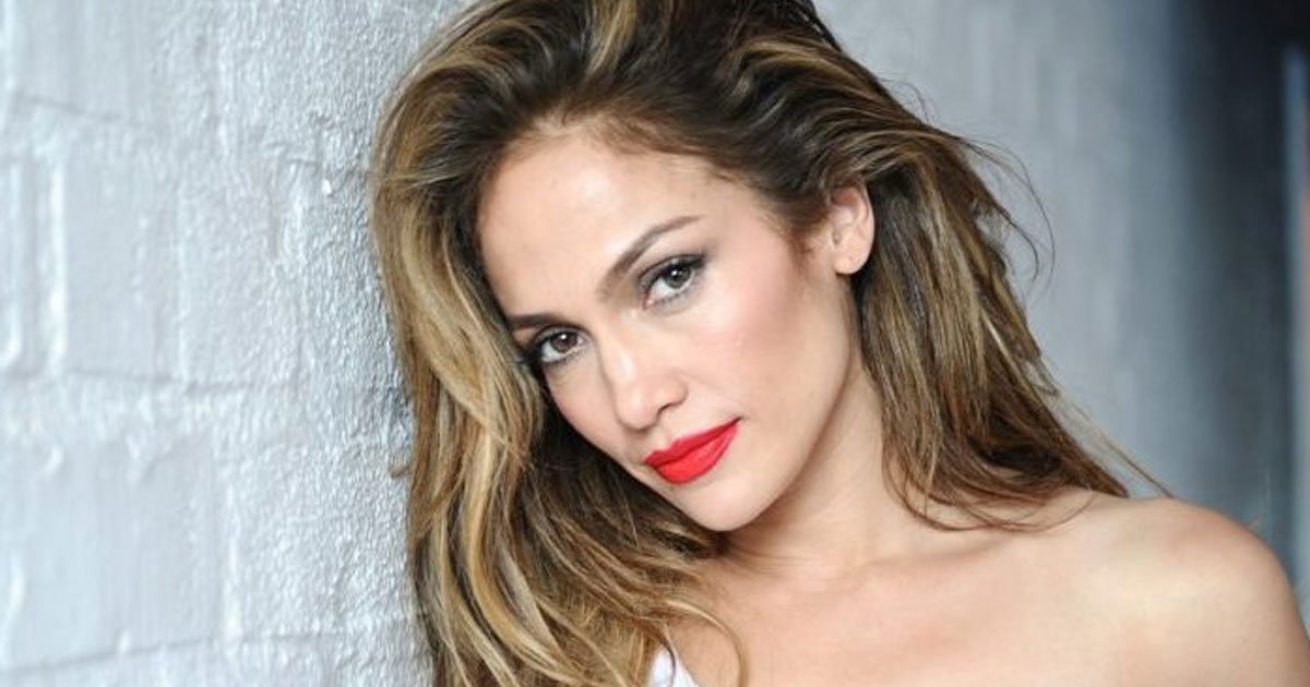 jennifer lopez 49 birthday.jpg?resize=1200,630 - Jennifer Lopez étonne la toile alors qu'elle exhibe son incroyable silhouette pour son 49ème anniversaire
