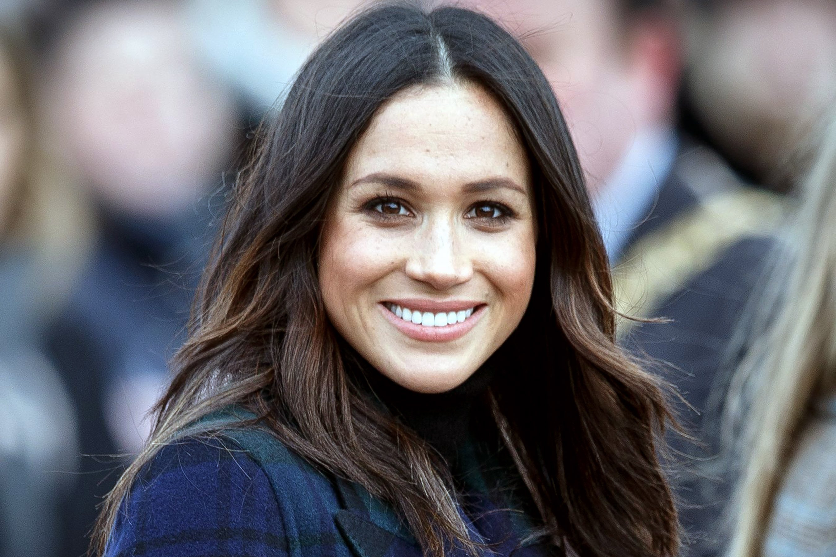 meghan markle 42.jpg?resize=412,232 - Pai de Meghan Markle declara que a filha anda distribuindo sorrisos falsos durante suas aparições públicas