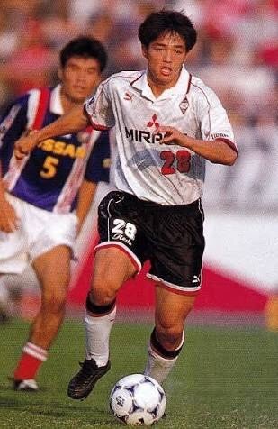 サッカー界に数々の伝説を残した小野伸二の離婚の噂と現在について Hachibachi サッカー界に数々の伝説を残した小野伸二の離婚の噂と現在について Hachibachi