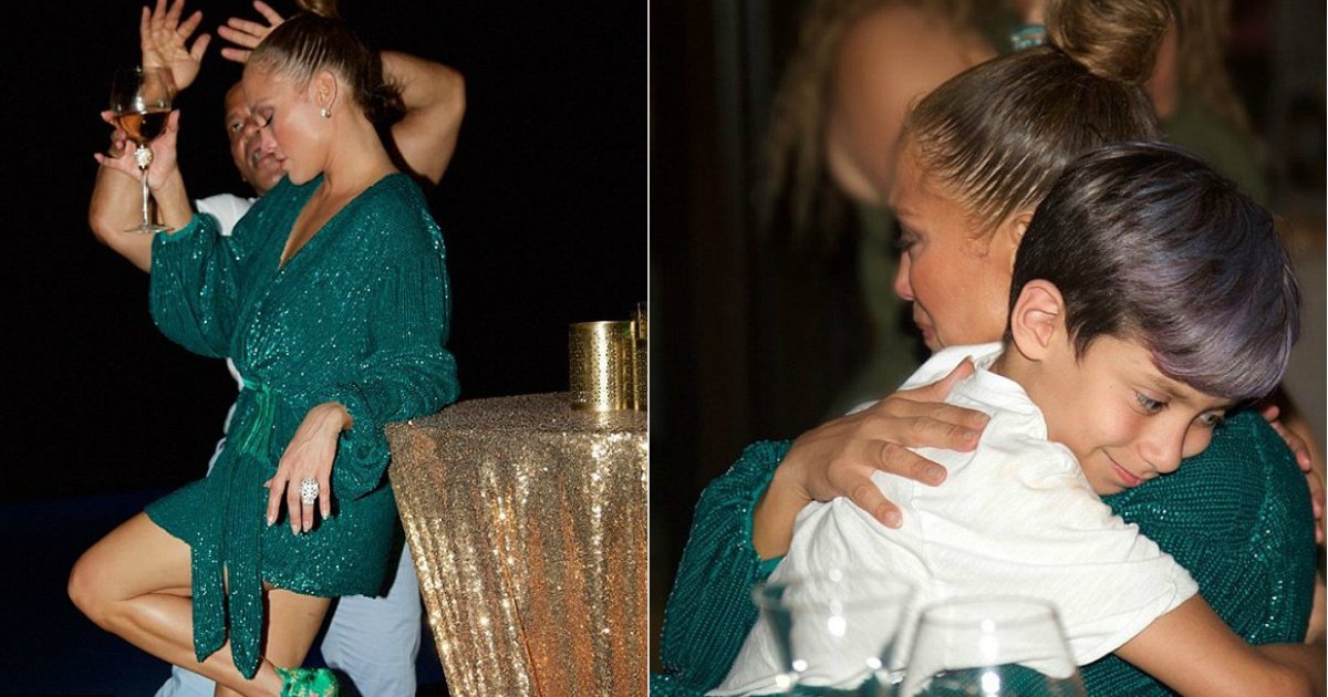 lopez ring.jpg?resize=412,275 - Jennifer Lopez arbore une bague en diamants de 150 000 € sur son annulaire lors de son 49e anniversaire