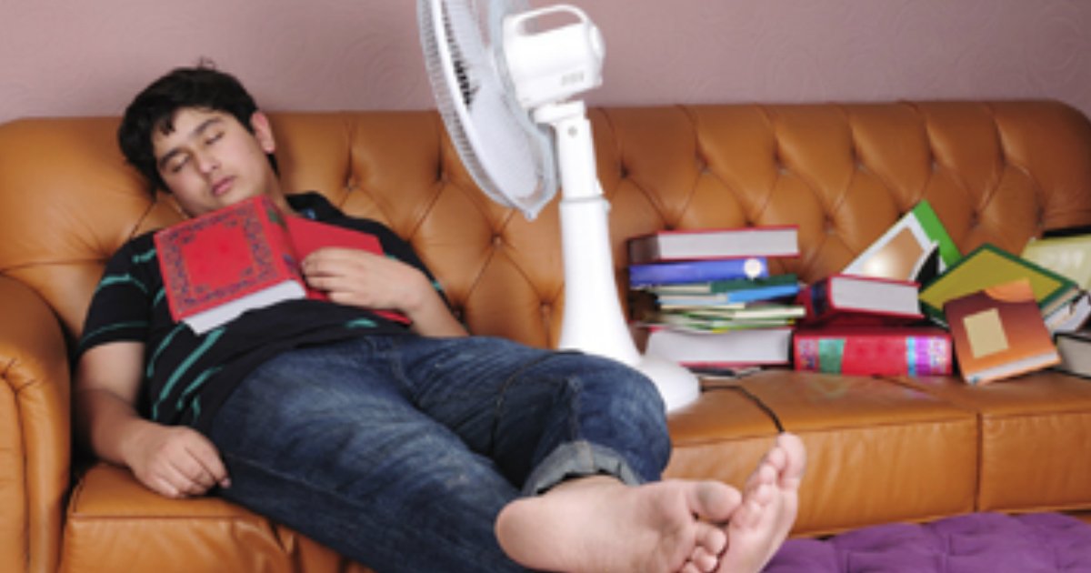 sleep fan.jpg?resize=412,275 - Experts Warned About The Dangers Of Sleeping With An Electric Fan On