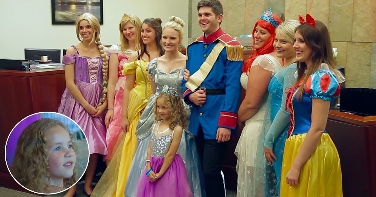 tag 3.jpg?resize=412,275 - Les princesses Disney sont venues à l'audience pour surprendre cette petite fille de 5 ans lors de son adoption