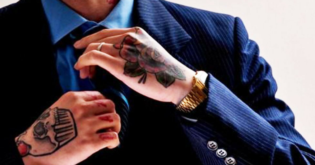 tatuagem.png?resize=412,275 - Tatuagens não atrapalham mais na hora de arrumar emprego, aponta pesquisa
