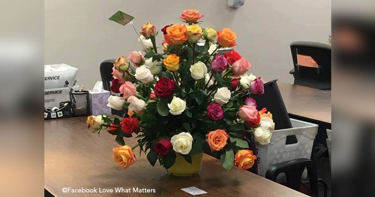 untitled 1 36.jpg?resize=412,275 - Una mujer recibe flores en su trabajo el día de San Valentín, su compañera explica el acto de amor del destinatario