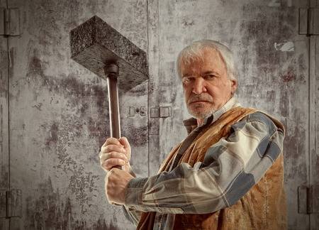 a man with hammerì ëí ì´ë¯¸ì§ ê²ìê²°ê³¼