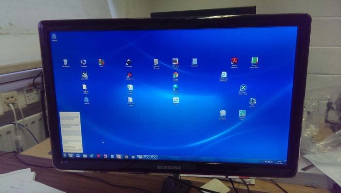 My Boss Is A 60+ Year Old Man And This Is His Desktop