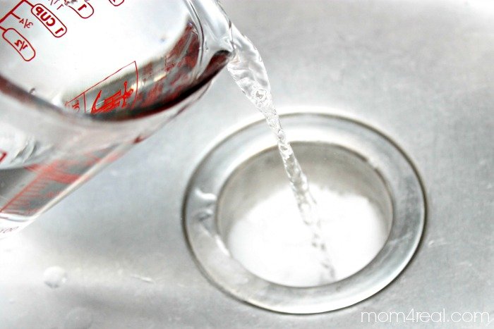 Unclog-your-sink-drain-with-vinegar-and-baking-soda
