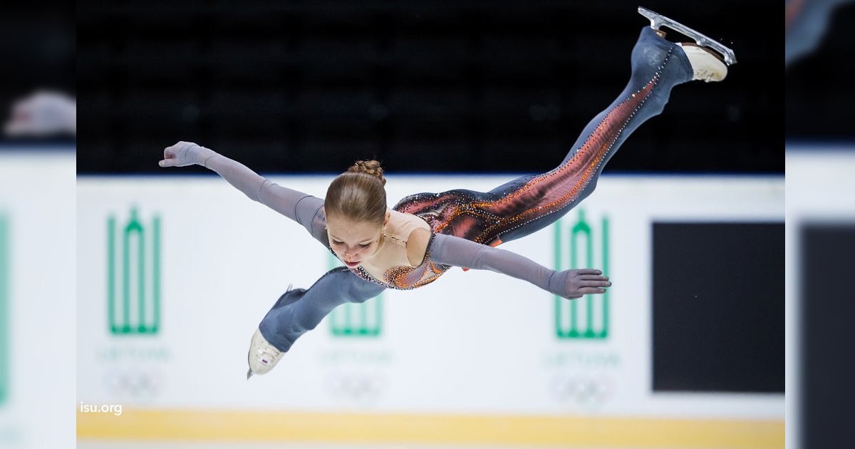 cover22 28.png?resize=412,232 - La patinadora de 14 años Alexandra Trusova estableció un récord con un salto nunca antes visto