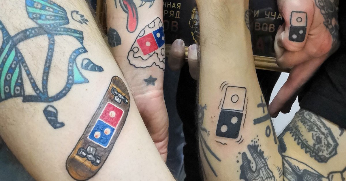 dominos.png?resize=412,275 - Domino's se arrepende de promoção envolvendo tatuagem