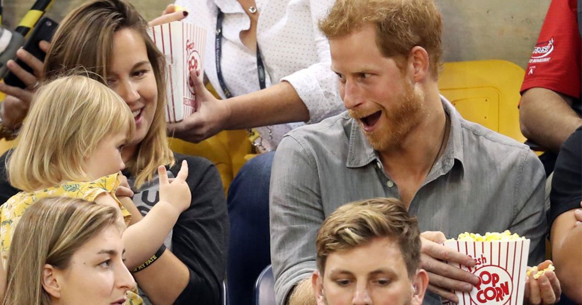 prince harry catches toddler stealing popcorn from his bucket and he responds in the sweetest way.jpg?resize=1200,630 - Prince Harry Caught Toddler Stealing From His Bucket Of Popcorn