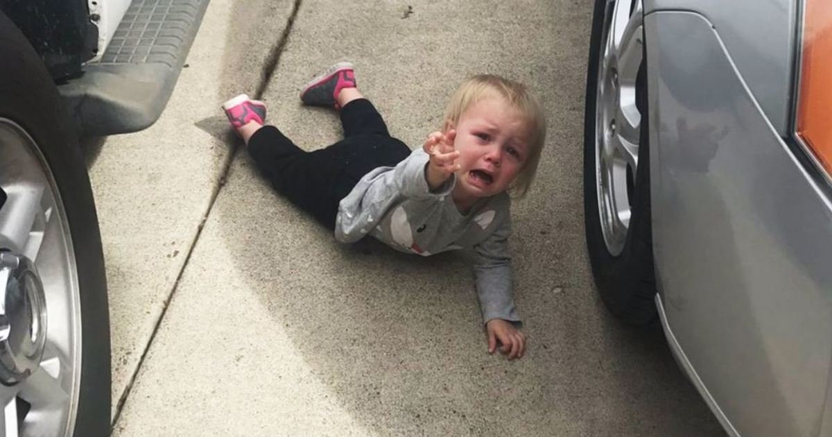 11 11.jpg?resize=412,232 - 19 Parents Reveal the Hilarious Reasons Why Their Kid Is Crying