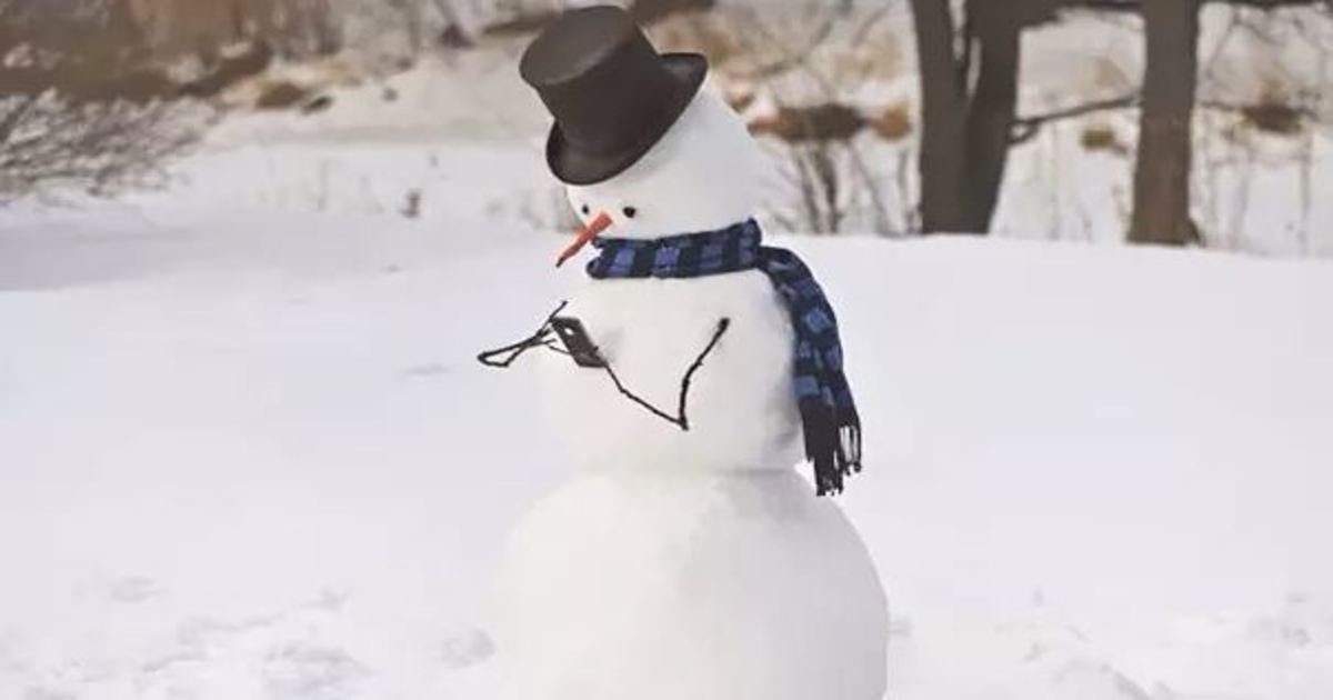 14 75.jpg?resize=412,232 - 20 Hilarious Snowmen Designs from People Who Decided to Get Creative