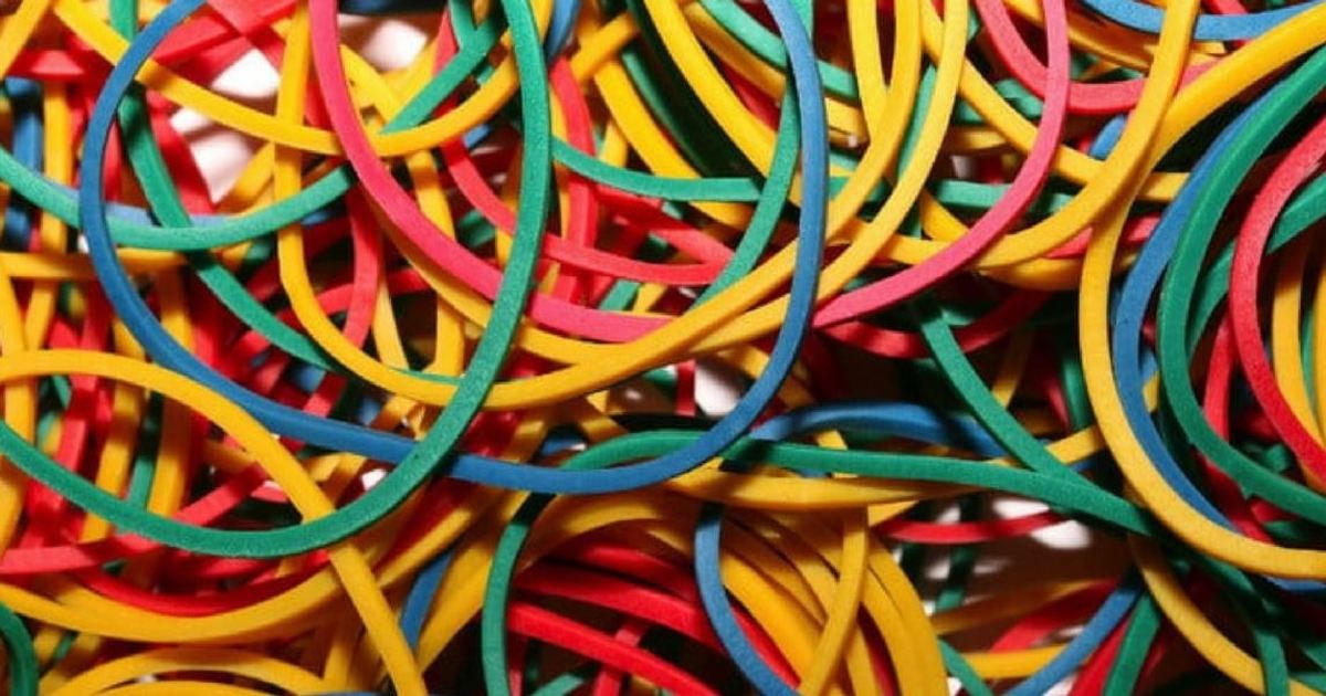 3 74.jpg?resize=412,275 - 15 Household Problems You Can Solve With Rubber Bands