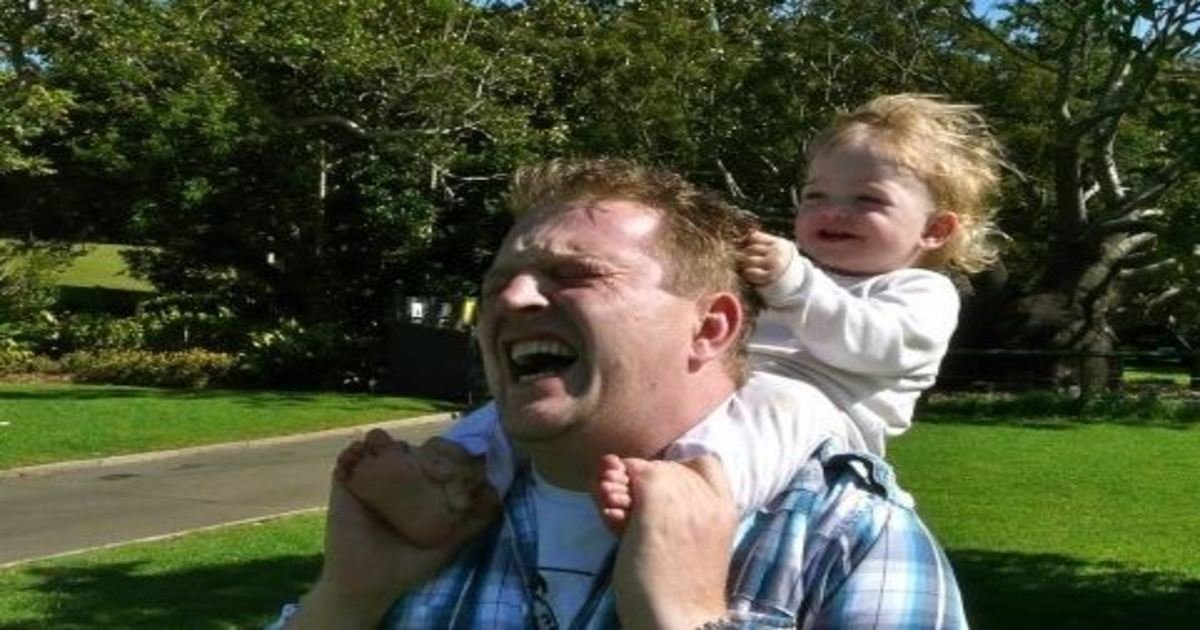 8 98.jpg?resize=412,275 - 15 Awesome Photos Of Dads Being Dads. Happy Father’s Day!