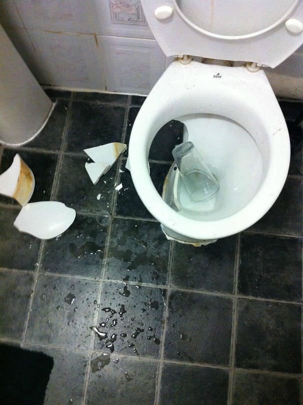 Glass 1:0 Toilet