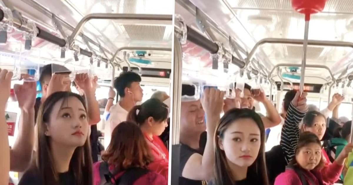 a 1.jpg?resize=1200,630 - Une femme chinoise utilise une ventouse de toilette comme poignée dans un bus encombré