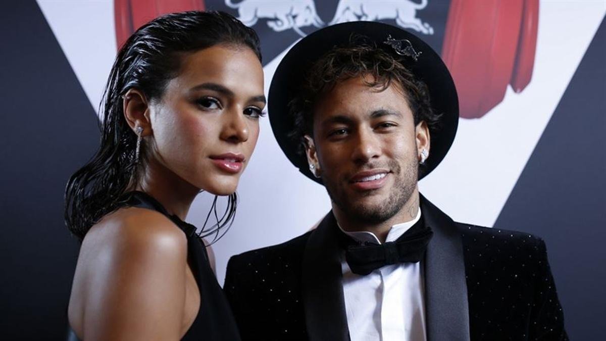 bruna marquezine assume fim do relacionamento com o jogador neymar 2123939.jpg?resize=412,275 - Bruna Marquezine revela término de namoro com Neymar: "A decisão partiu dele"