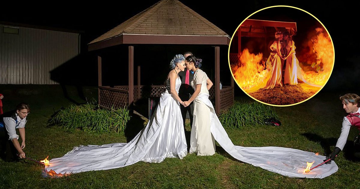 burning gowns.jpg?resize=1200,630 - Les mariées demandent à leurs invités de mettre le feu à leurs robes - Ce moment étonnant a été filmé