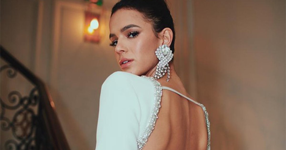 capajj.png?resize=412,232 - Vestido elegante e SEXY de Bruna Marquezine rouba os holofotes em festa em Paris: Confira!