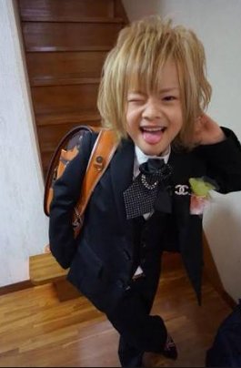 子供ホスト琉ちゃろ 母親の趣味でホストのような姿に 現在の姿は Hachibachi 子供ホスト琉ちゃろ 母親の趣味でホストのような姿に 現在の姿は Hachibachi
