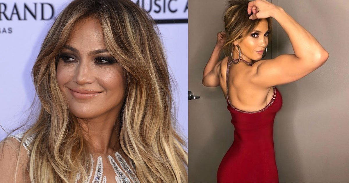 jennifer lopez is 49 and people cant believe it as she looks younger than her age.jpg?resize=412,232 - Jennifer Lopez a 49 ans et les gens ne peuvent pas le croire car elle a l'air plus jeune que son âge