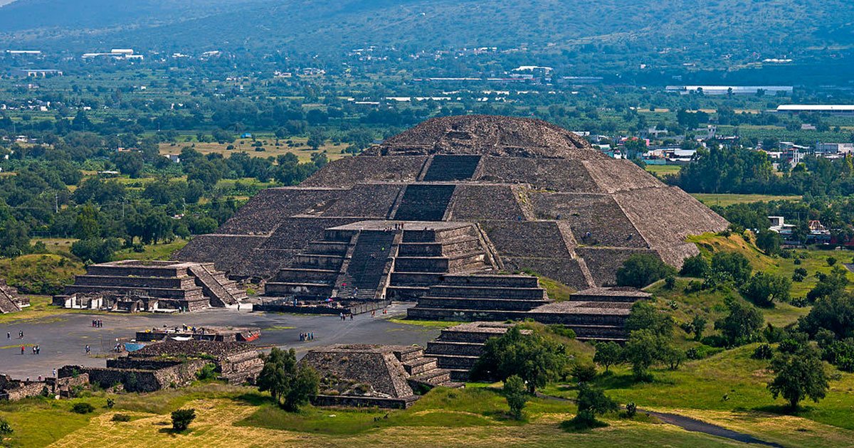 mexico tunnel.jpg?resize=412,275 - Des archéologues ont découvert un tunnel secret sous la pyramide de la Lune, au Mexique, qui pourrait contenir des squelettes avec d'étranges crânes déformés