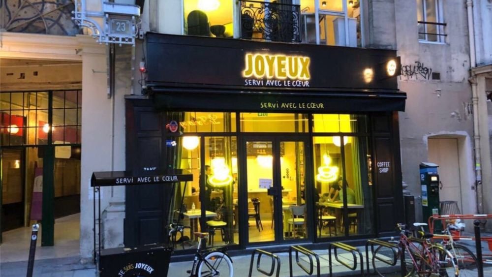 o2.jpg?resize=1200,630 - Ce nouveau café parisien n'embauche que des personnes atteintes d'autisme ou de trisomie.