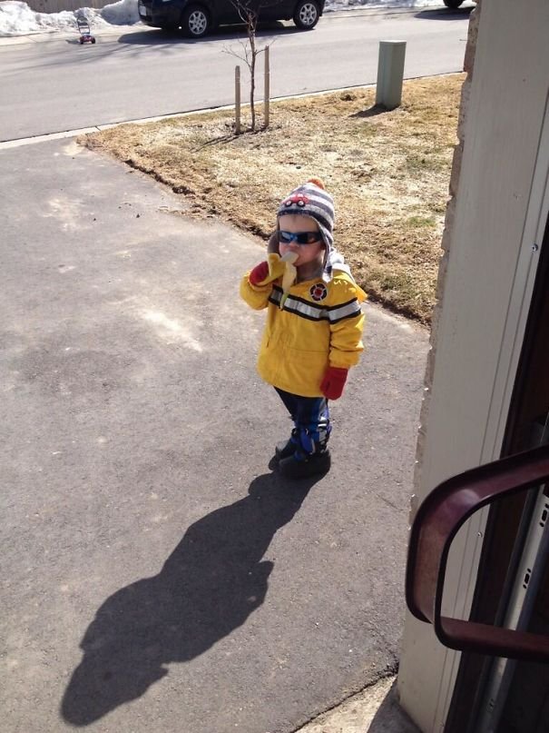 C'est Carter. Il a frappé à ma porte pour demander s'il pouvait avoir une banane puis à gauche