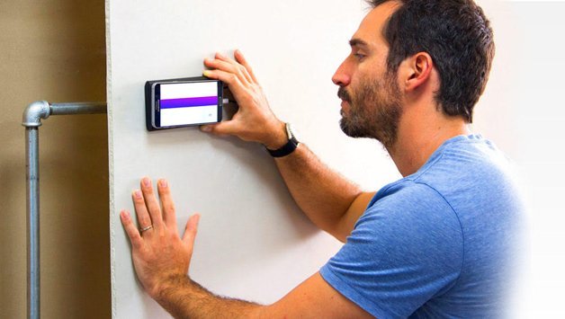 walabot1.jpg?resize=412,275 - Incrível: Dispositivo no celular mostra o que há dentro das paredes da sua casa