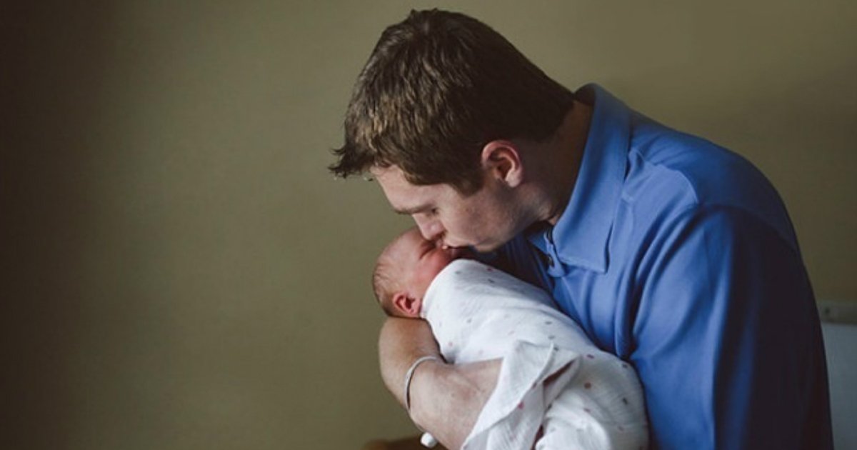 1 9.jpg?resize=1200,630 - 29 Heartwarming Photos Of Fathers Seeing Their Babies For The Very First Time.