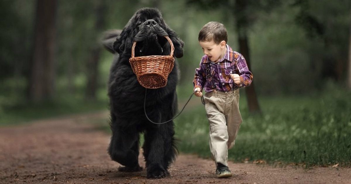 2 416.jpg?resize=412,232 - Tiny Children and Their Huge Dogs Photographed in Adorable Portraits by Andy Seliverstoff