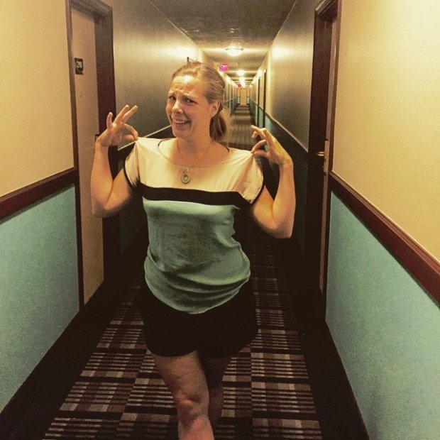 24 Funny Photos Of People Who Accidentally Dressed Like Their Surroundings