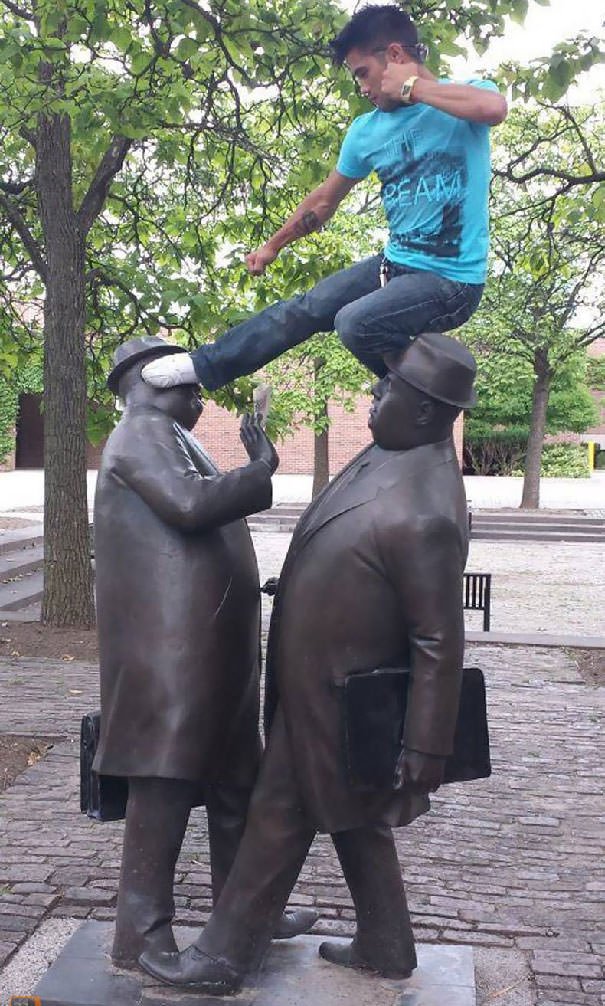  Funny People posing with statues 