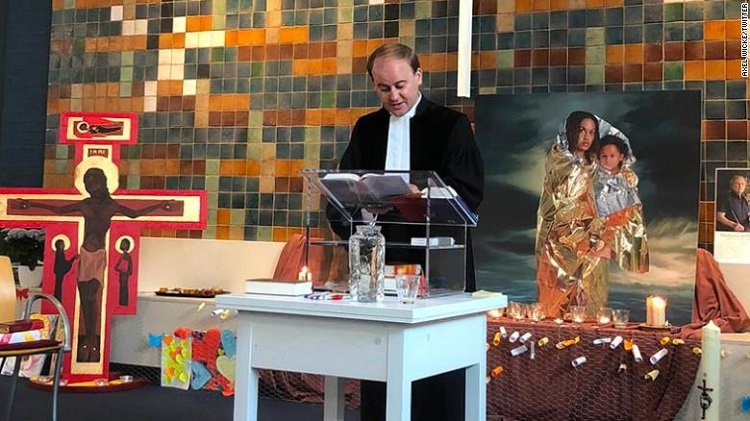 c1 13.jpg?resize=1200,630 - L'église néerlandaise organise une messe depuis plus de 800 heures pour protéger une famille