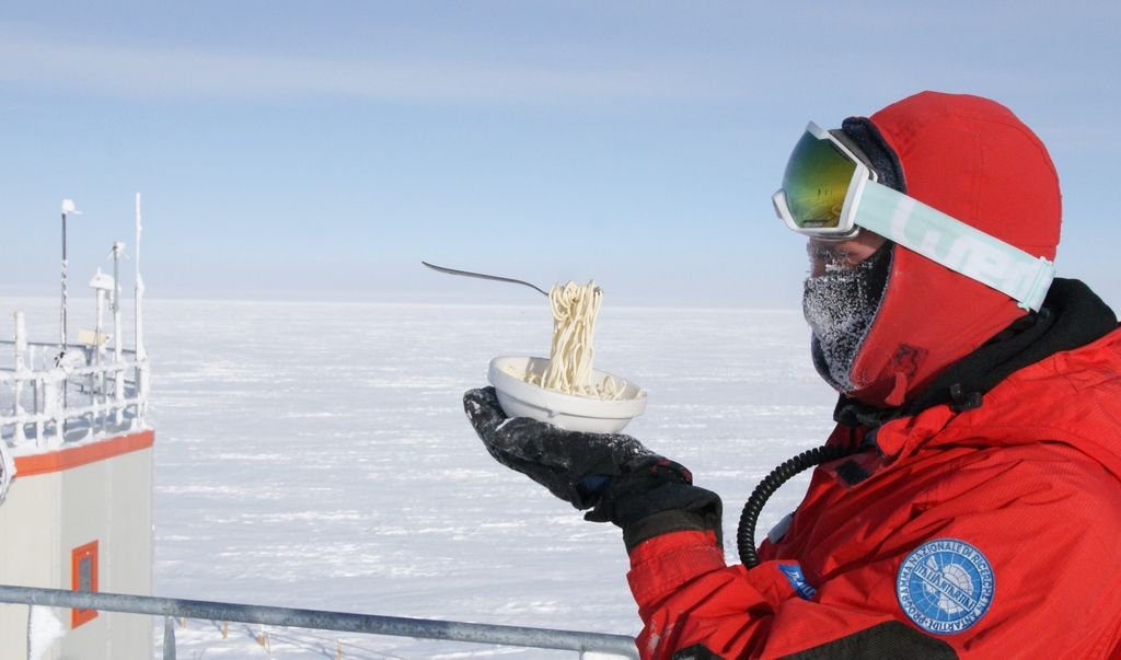 doauckbxgaal39m jpg large.jpg?resize=1200,630 - Il tente de cuisiner en Antarctique : voici le résultats en photos.