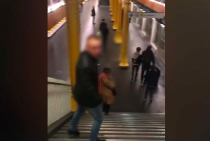img 5be1bb7f5087c.png?resize=1200,630 - #BalanceTonPorc : Une jeune femme filme son agresseur dans le métro et publie la vidéo sur twitter