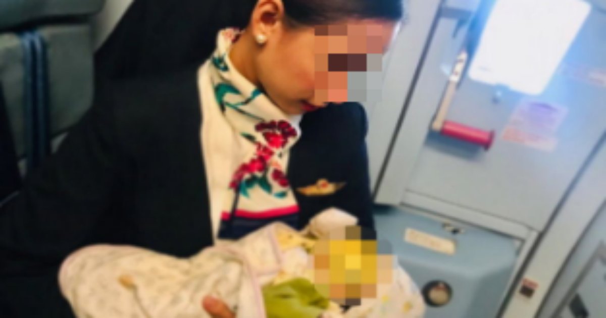 jyunyu 1.png?resize=412,232 - 飛行機の中でお腹が空いたと泣きじゃくる赤ちゃんに授乳をする客室乗務員に反響